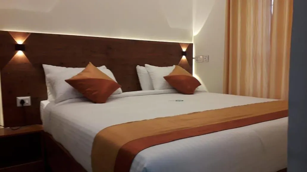Willa Munnar Private 3Bhk, 3 Rooms Cottage - Hall, Dining Room, 3 Bedroom Delux With Parking
